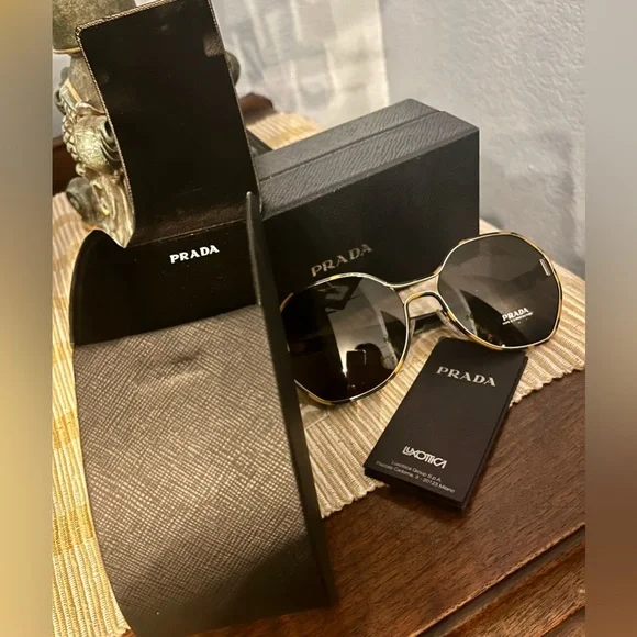 Prada NIB Oversized Sunglasses PRADA EYEWEAR PR 17WS BLACK SUNGLASSES NIB | eBay main image 2